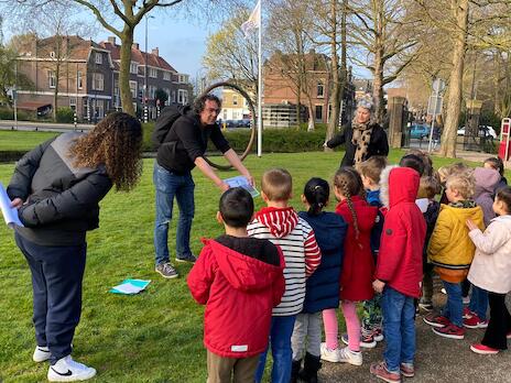 Buitenlesdag in het park