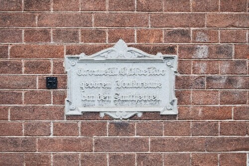 Vrouwe M.H.B. De Roo, geborenjonkvrouw van den Santheuvel.