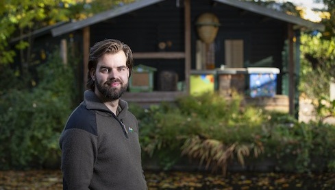 Theo voor de Bijenstal