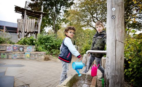 Geld voor groenere schoolpleinen