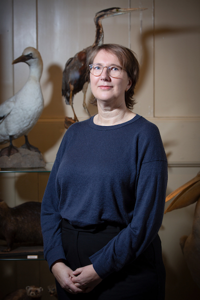 Saskia in de oude tuigenkamer van het Koetshuis